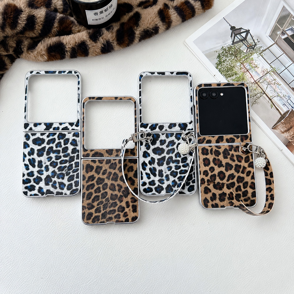 Men Accessories For Travel - Leopard Print Folding Flip Phone Case